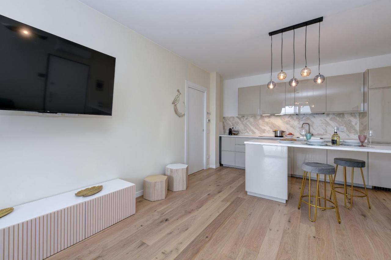 Opalia Residence - Garda Lake Lifestyle Apartment Peschiera del Garda Buitenkant foto
