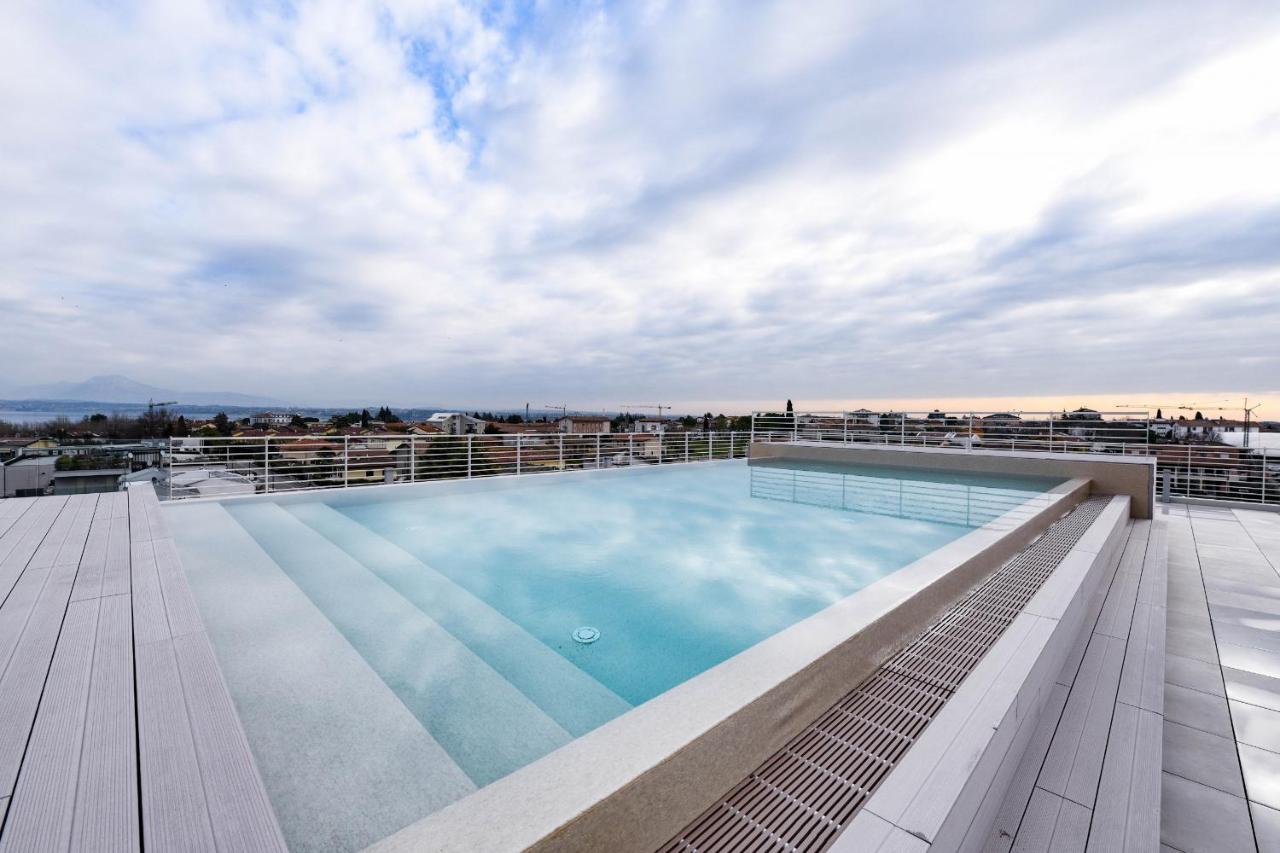 Opalia Residence - Garda Lake Lifestyle Apartment Peschiera del Garda Buitenkant foto